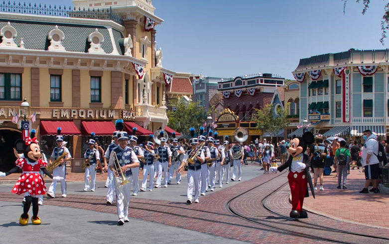 DİSNEYLAND & PARİS TURU Disneyland - Paris